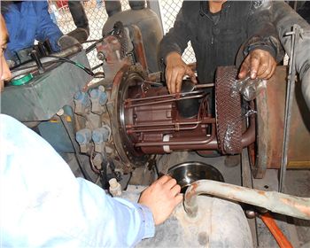 成都中央空調維修-螺桿機組（保養）